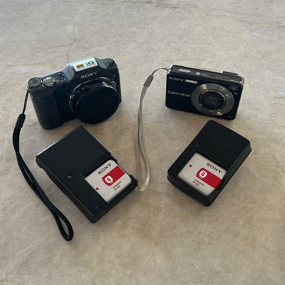 2 Sony Cybershot Cameras
